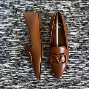 ⭐️ SALE ⭐️ NIB VALENTINO VLogo Loafer ( AUTHENTIC)